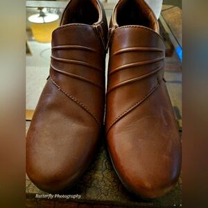 Clarks Brown Leather booties SZ 6.5 women's